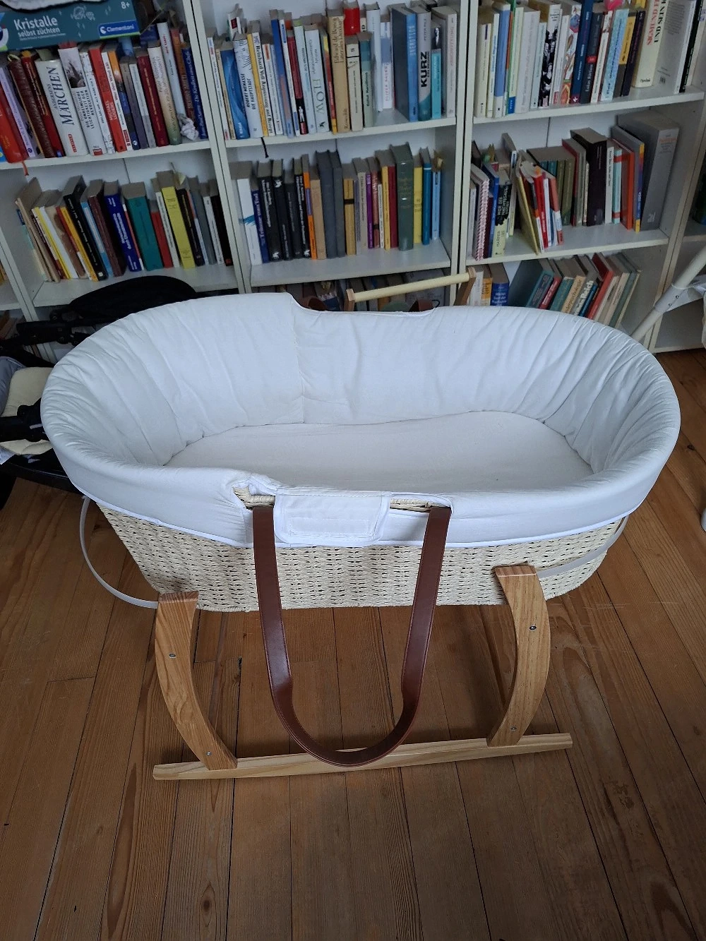 moseskorb mit holzgestell