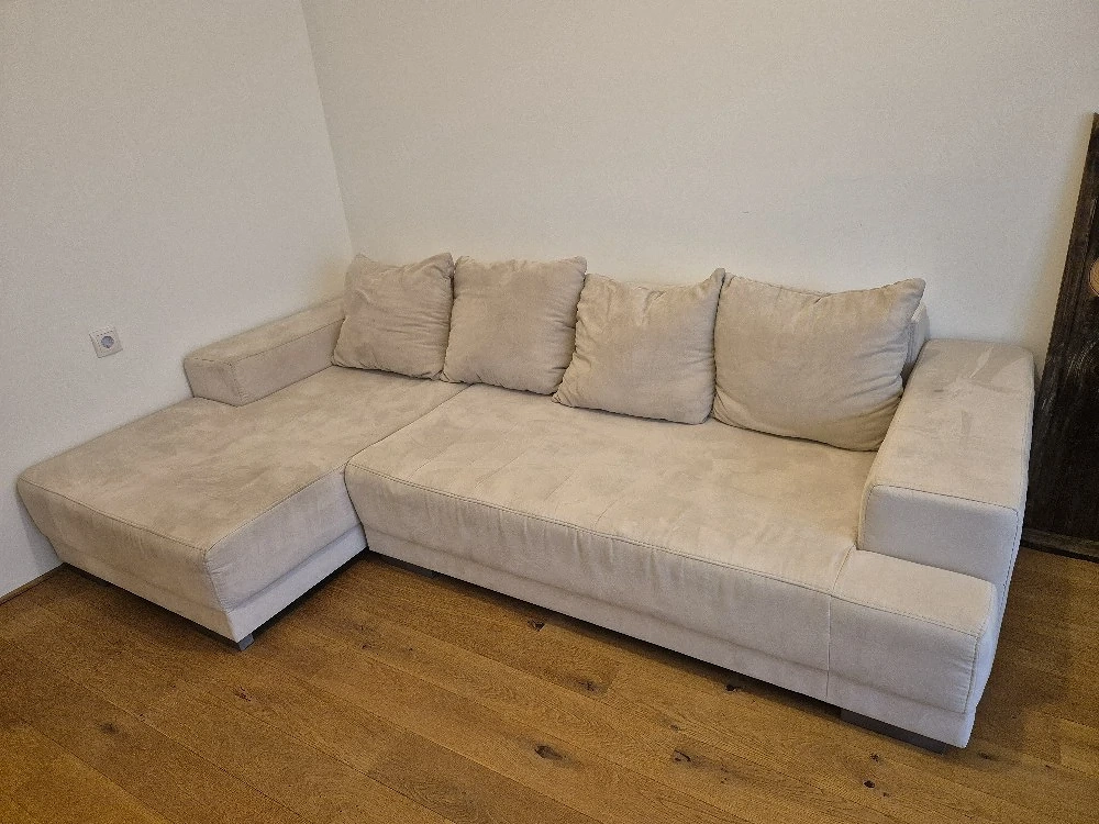 Ecksofa mit Schlaffunktion und Stauraum 