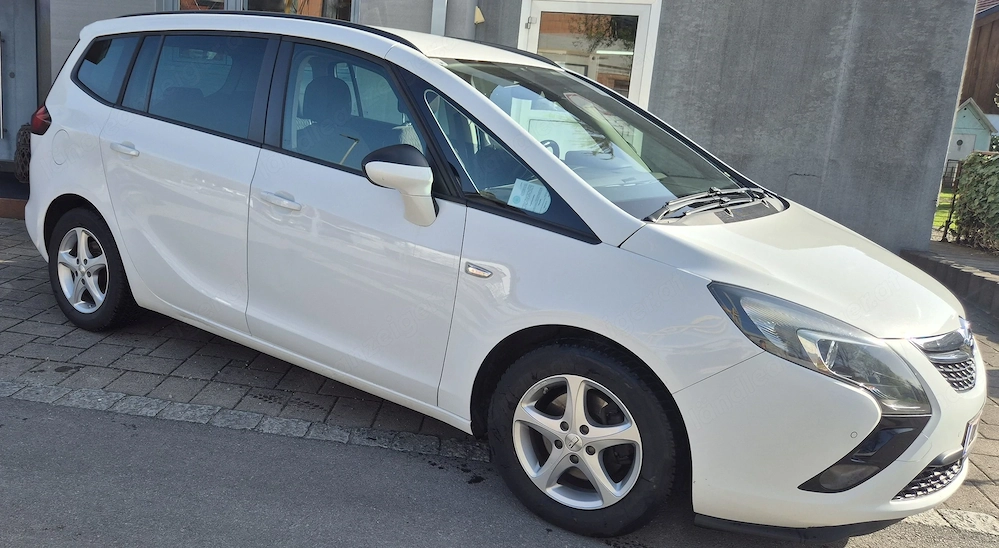Gepflegter Opel Zafira Tourer 1.4 Turbo Österreich Edition   Top Ausstattung & viel Zubehör!