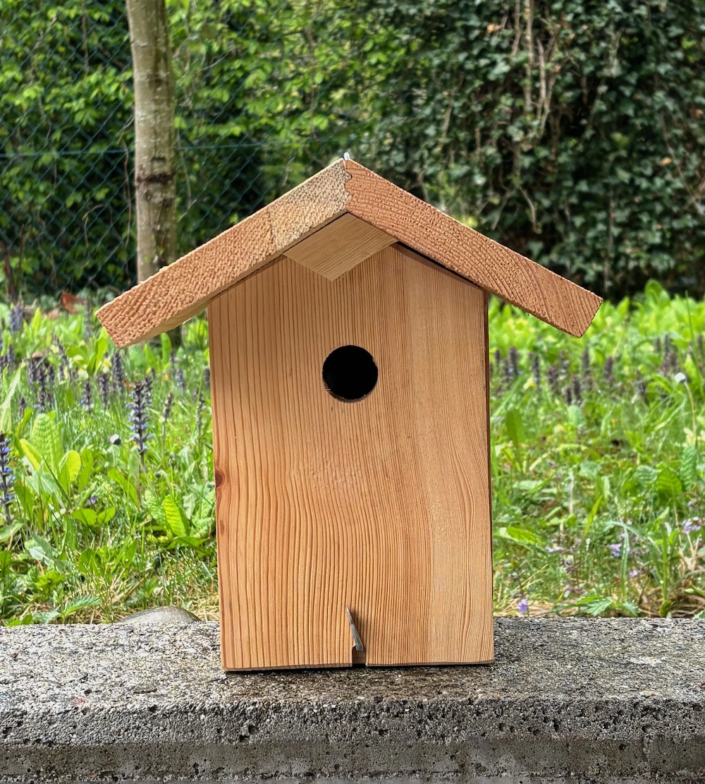 Handgefertigter Nistkasten - naturbelassen