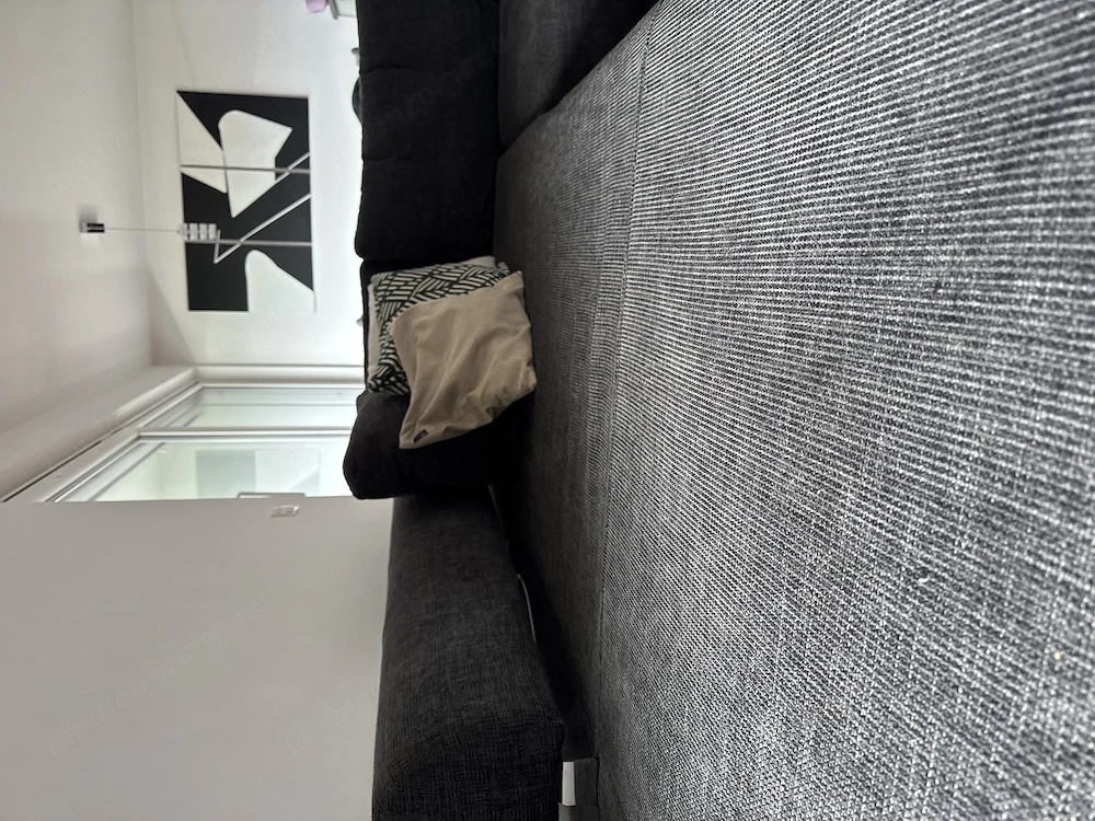 Dunkelgraue Couch