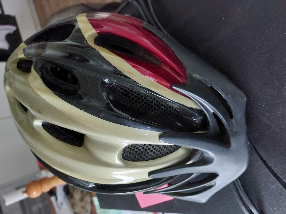 Fahrradhelm wenig gebraucht 