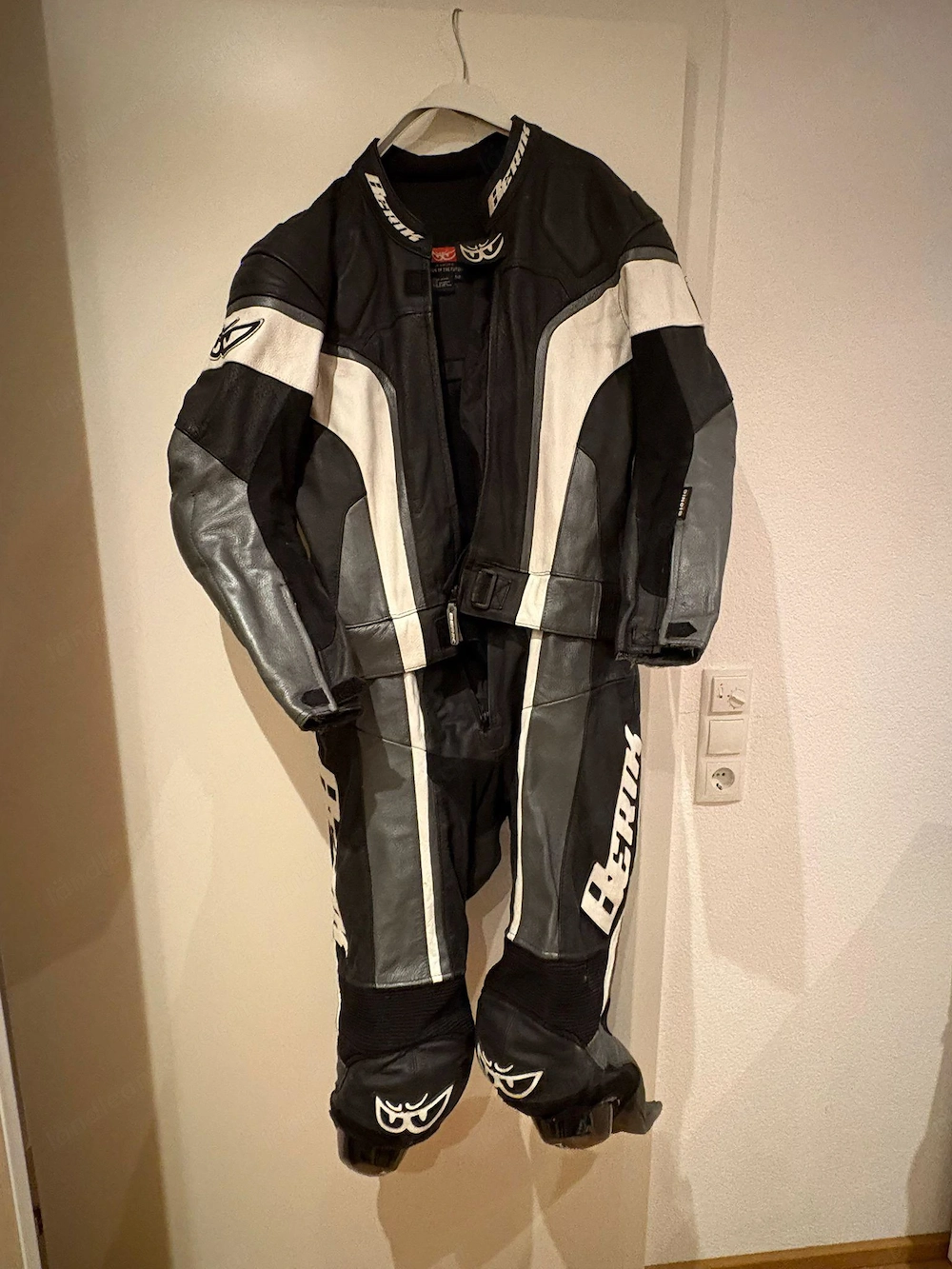 Lederkombi Größe 52 (M) mit Handschuhen und Rückenpanzer (Marke Berik)