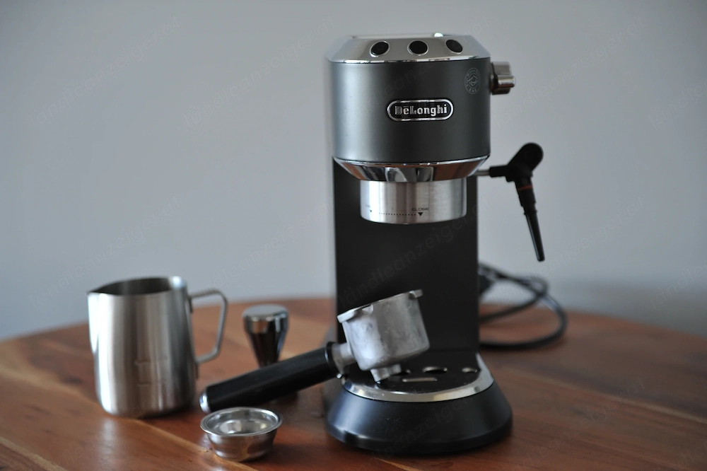 De Longhi Siebträgermaschine inkl. Zubehör