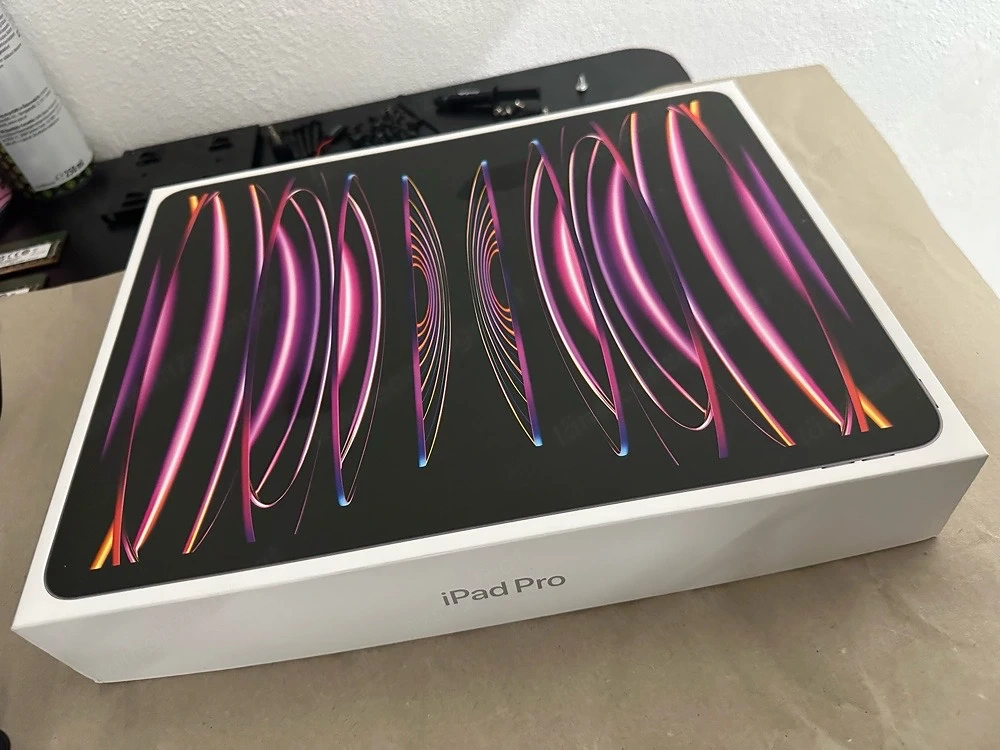 iPad Pro 12.9-inch 6th Generation 256Gb 