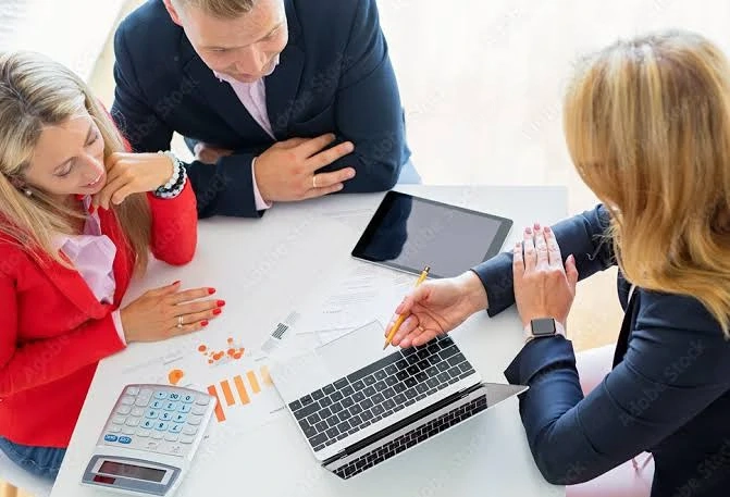 Wir bieten Kredite: und Investitionen für Privatpersonen und Unternehmen.   Österreichisch UND EUROP