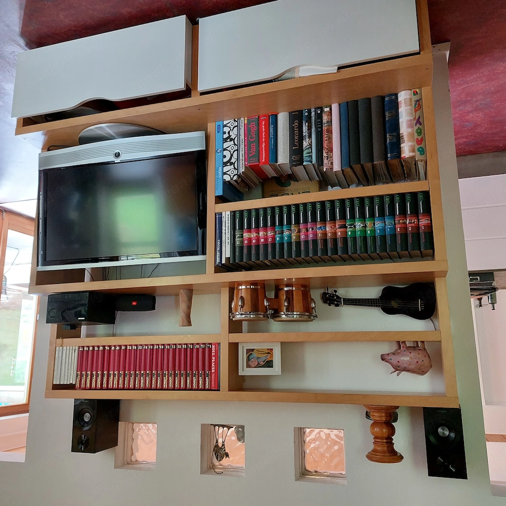 Schöne, praktische Wohnwand in Birke zu verschenken 