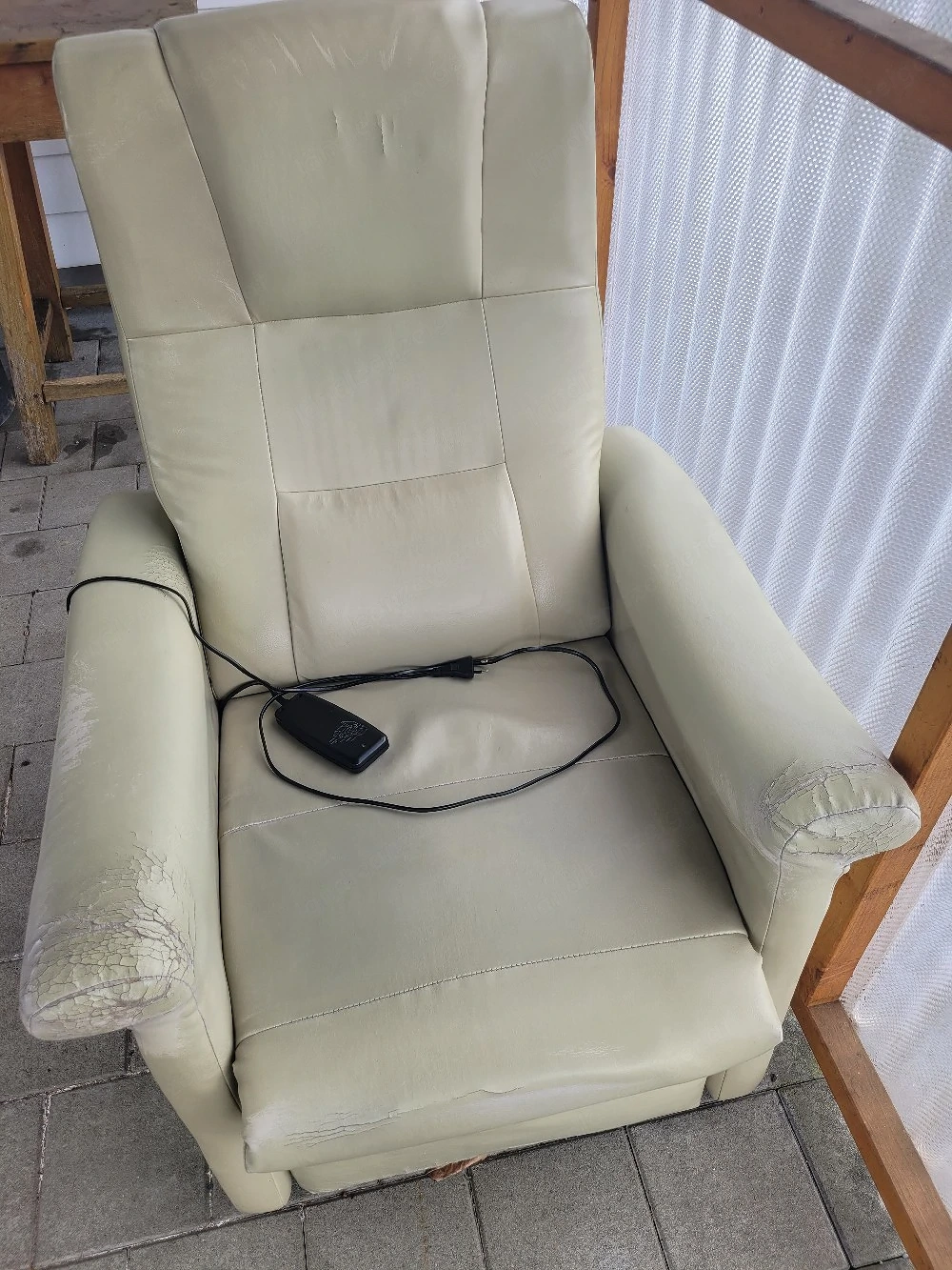 Verkaufe Fernsehsessel mit Massage funktion