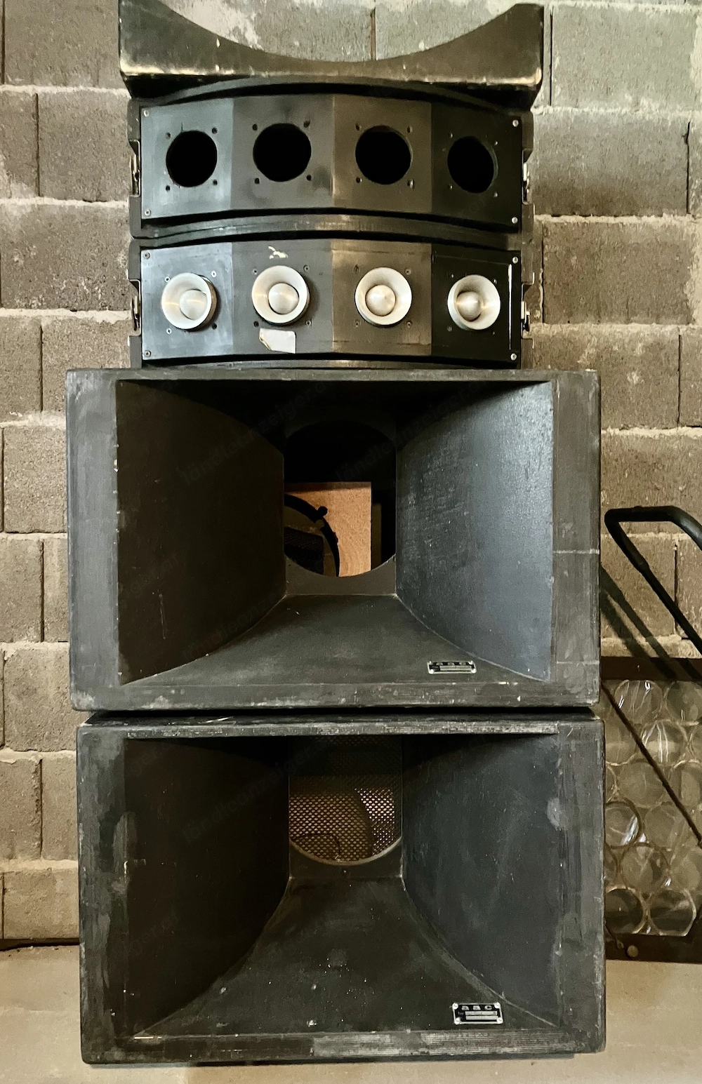 Professionelle Lautsprechergehäuse zu verschenken.