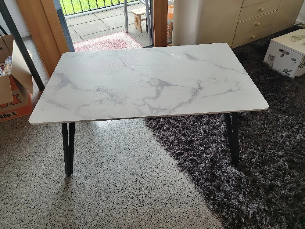 Wohnzimmertisch zu verschenken 