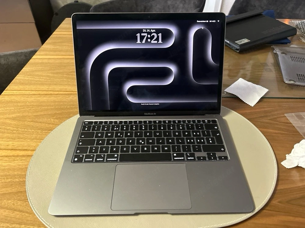 MacBook Air (M1)