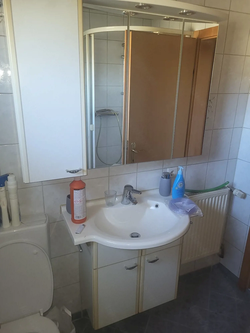 Bad Waschtisch gratis abzugeben