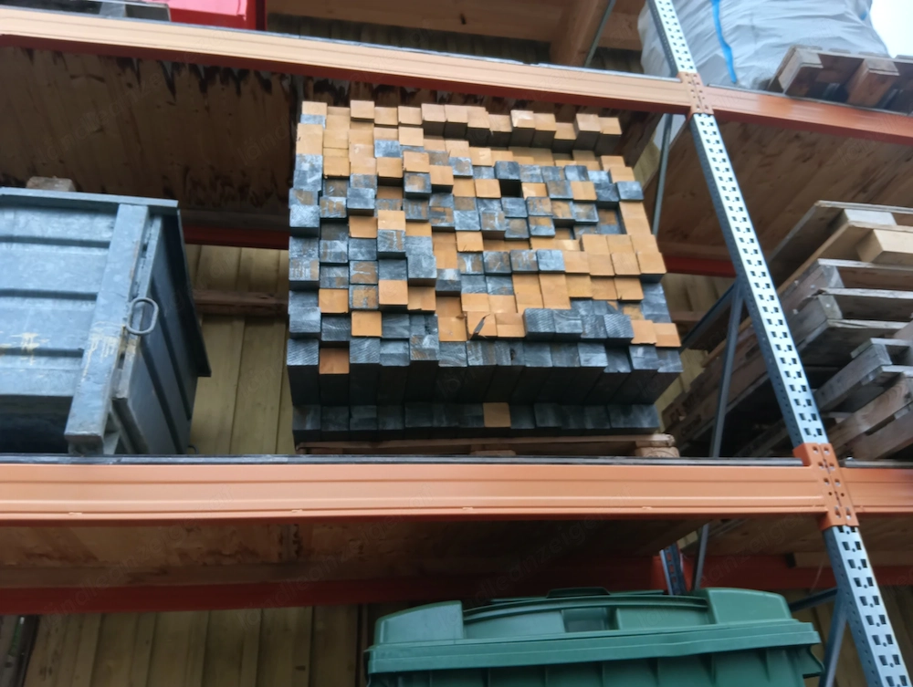 Konstruktions Holz gemalt