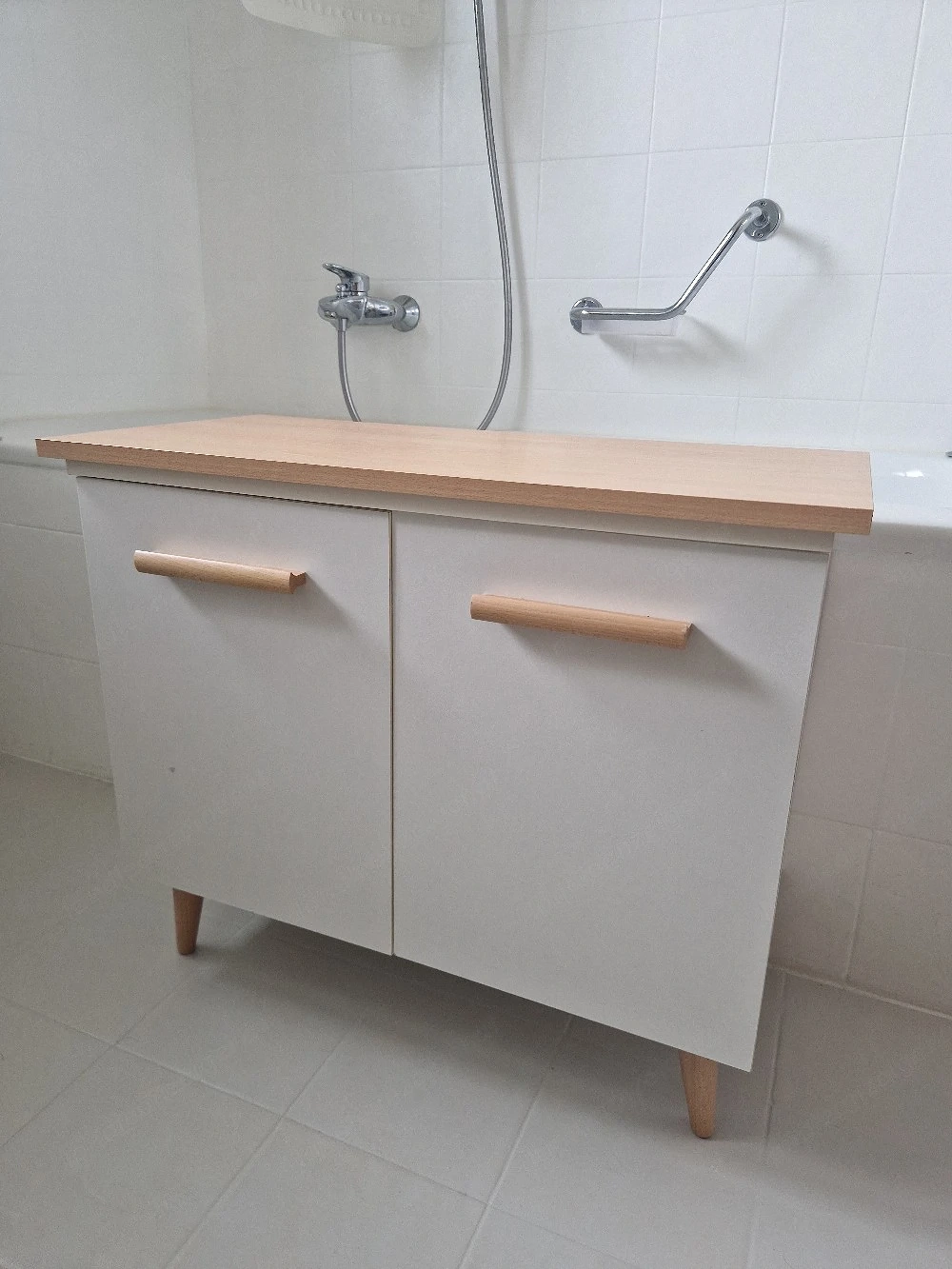 Schönes Bad Schränkchen