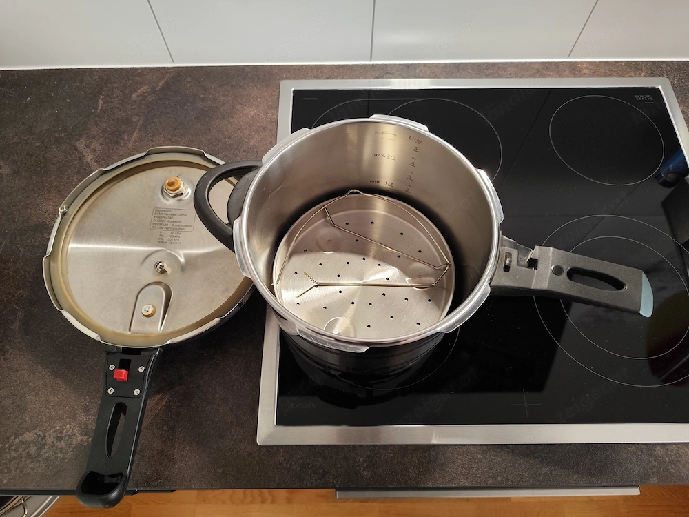 Schnellkochtopf mit Inventar