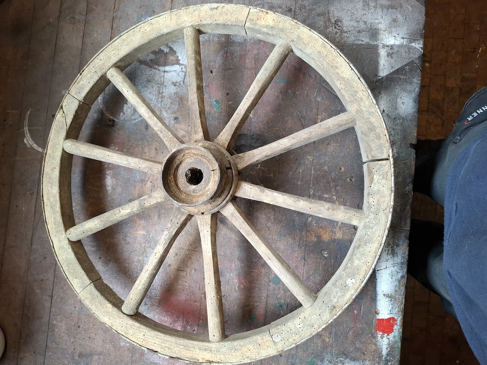 Wagenrad aus Holz für Dekozwecke