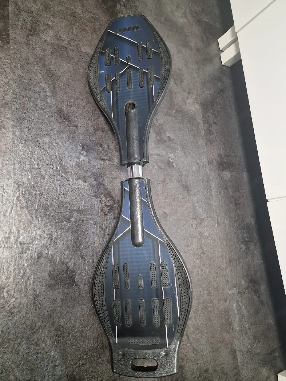 Waveboard Blau-Schwarz