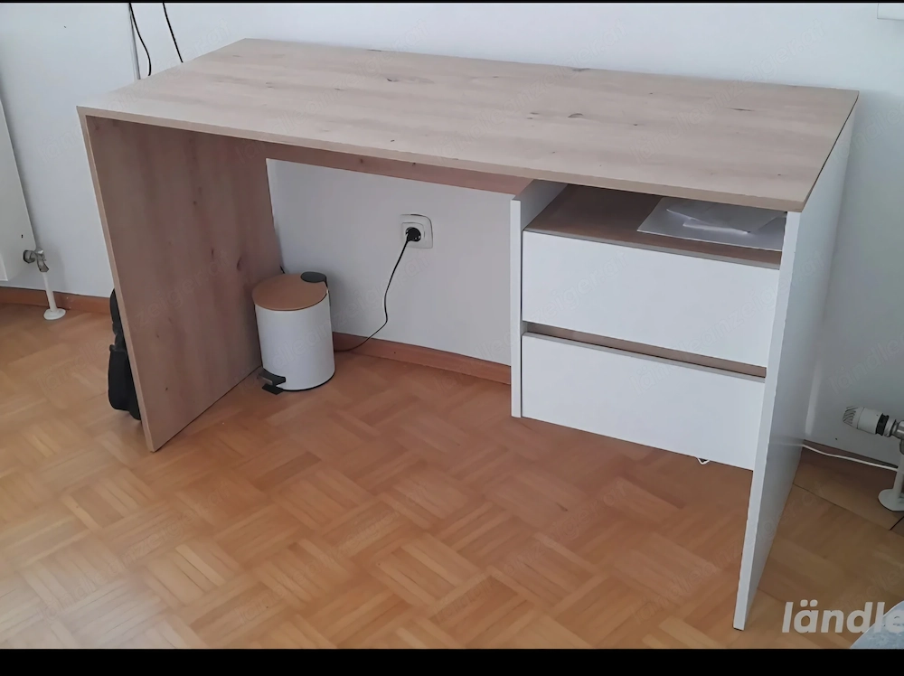 Schreibtisch mit drehstühl