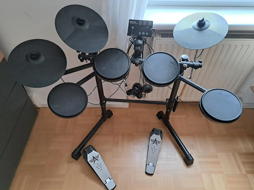 E-Drum Set   Schlagzeug 