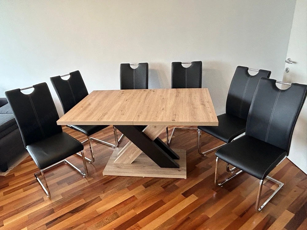 ESSTISCH in Holzwerkstoff inklusive Stühle