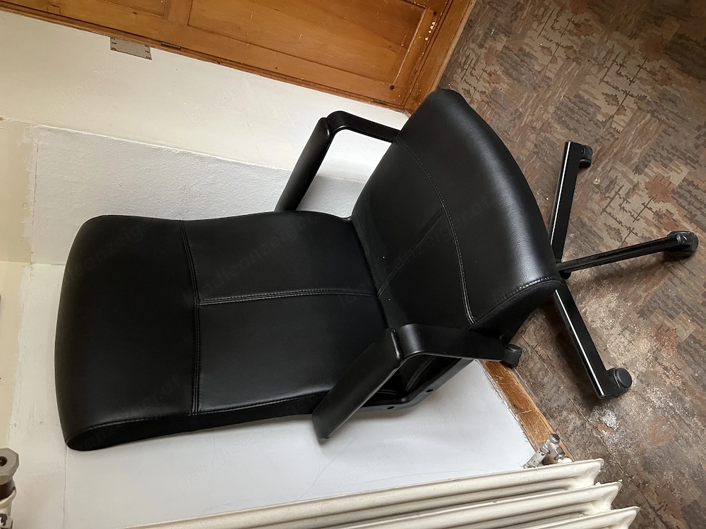 Drehbarer Bürostuhl schwarz 