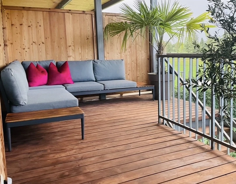 Hochwertige Sitzlounge inkl. Tisch zu verkaufen