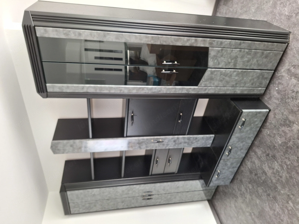 Wohnzimmerschrank