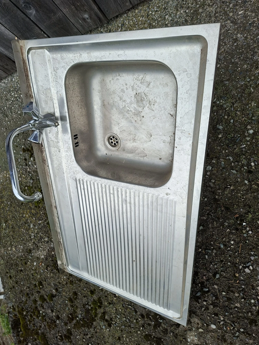 Waschtisch zu verschenken