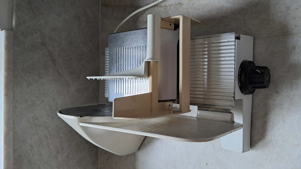 Allesschneider   Aufschnittmaschine   Brotschneidemaschine   elektrisch, Metall