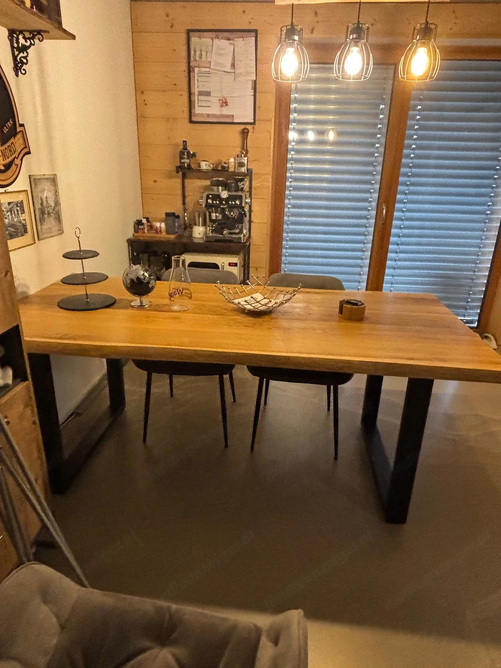 Esszimmer Tisch und Bank 