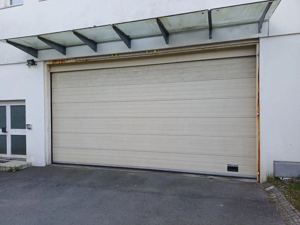 Funktionsfähiges Garagentor 