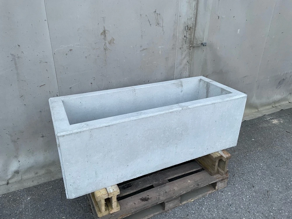 Brunnentrog (Betontro, Blumentrog)