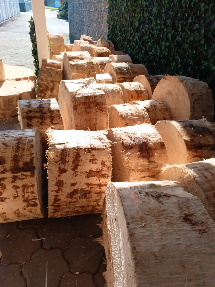 Wer hilft mir beim Holz hackenSuche jemanden der mhr kostengünstig beim Holz hacken hilft. 