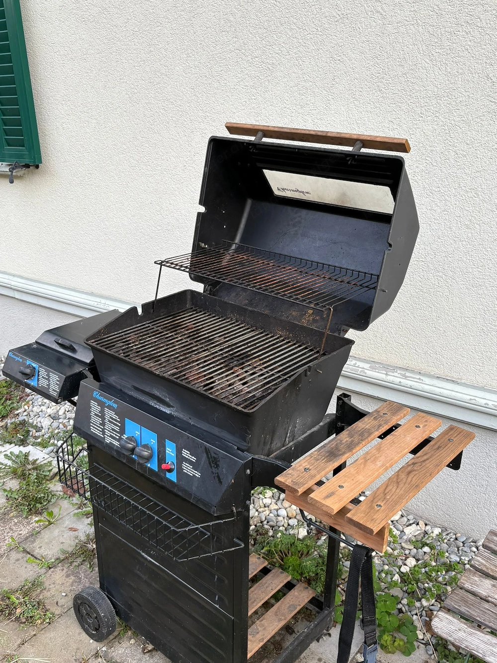 Charmglow Gasgrill mit Seitenkocher   gratis zum Abholen