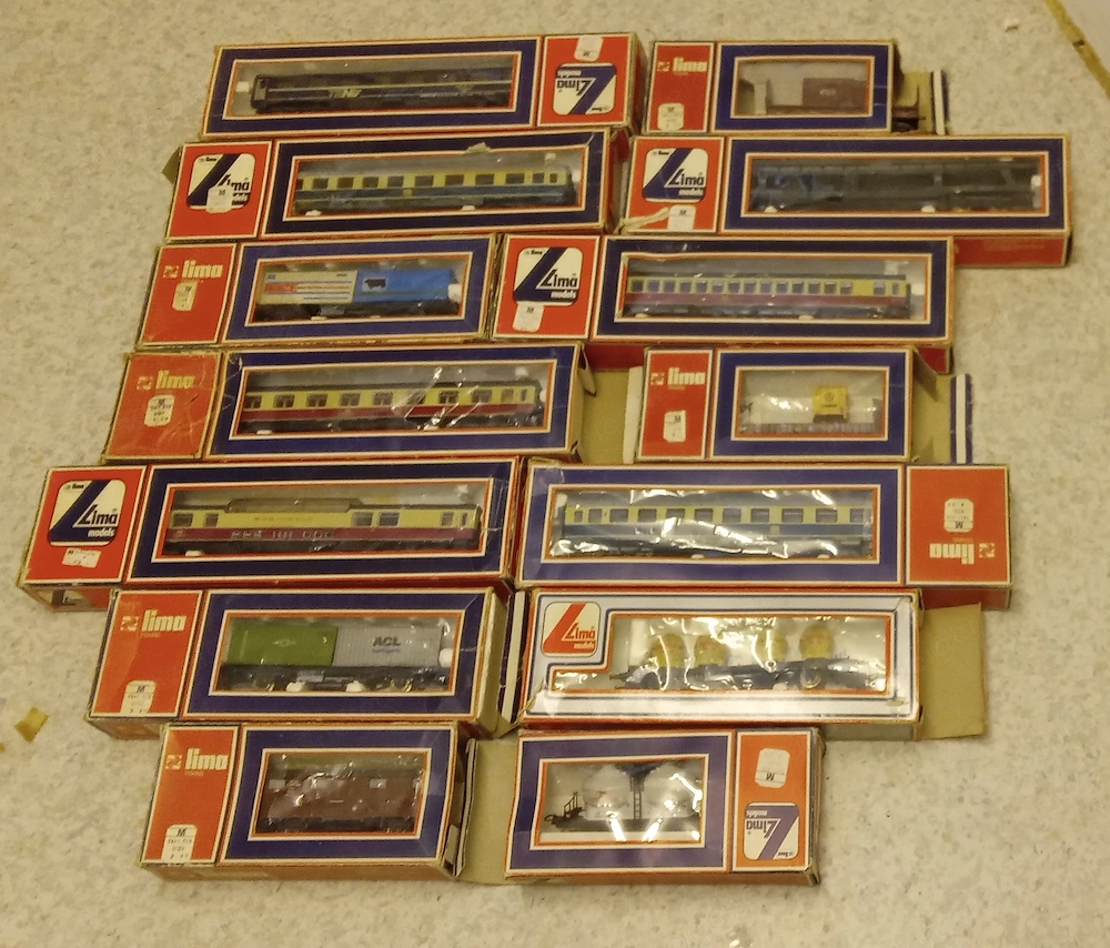 Lima Modelleisenbahnwägen verschieden