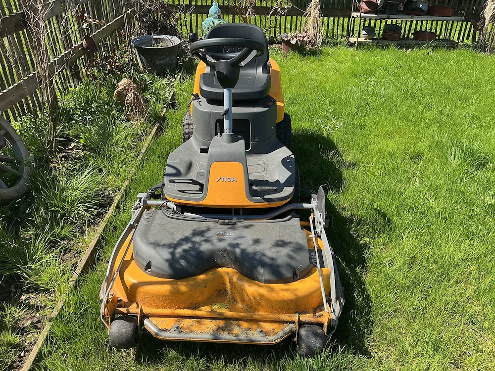 Verkaufe Rasenmäher und Schneefräse 