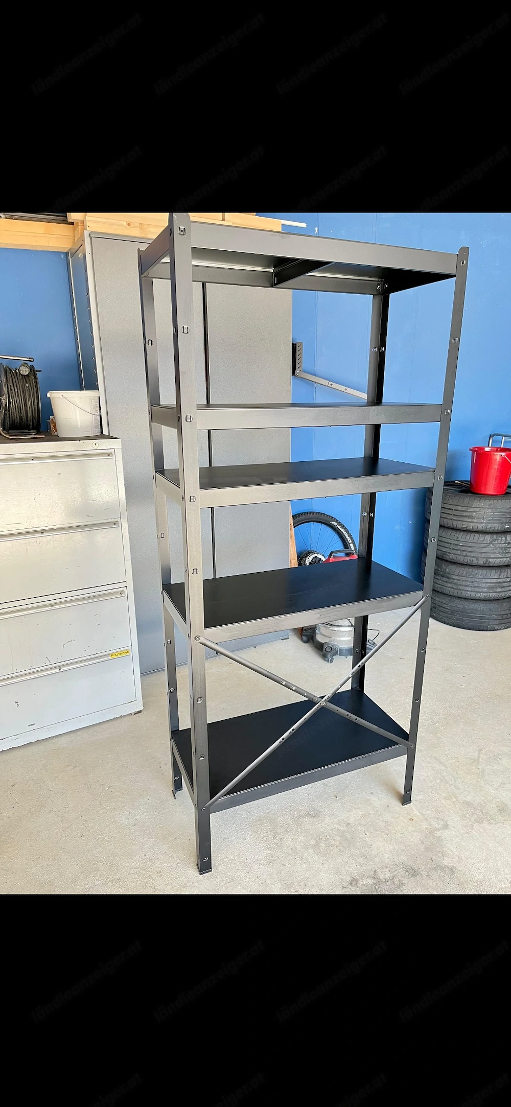 Regal Schwarz Blech.