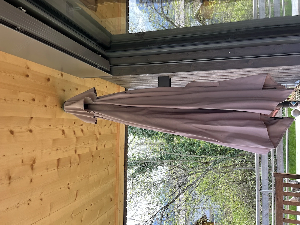 Sonnenschirm mit Schirmständer 