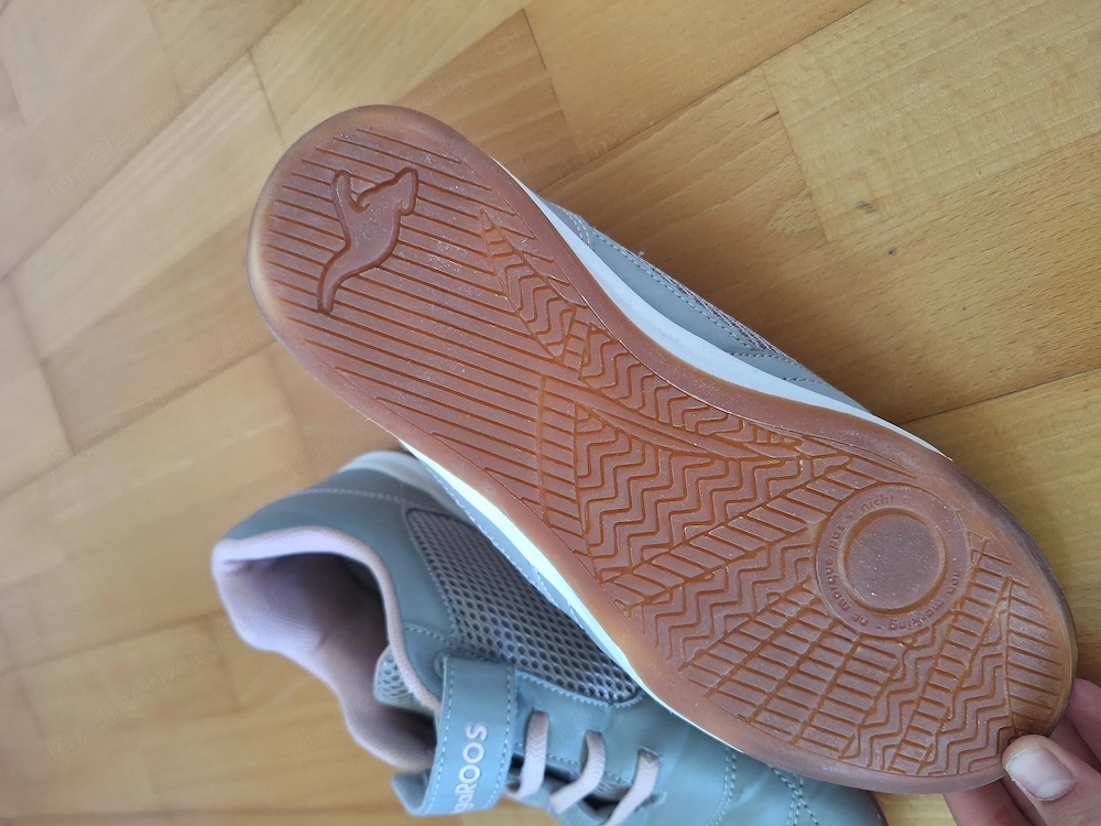 Gut erhaltene Hallenturnschuhe billig abzugeben