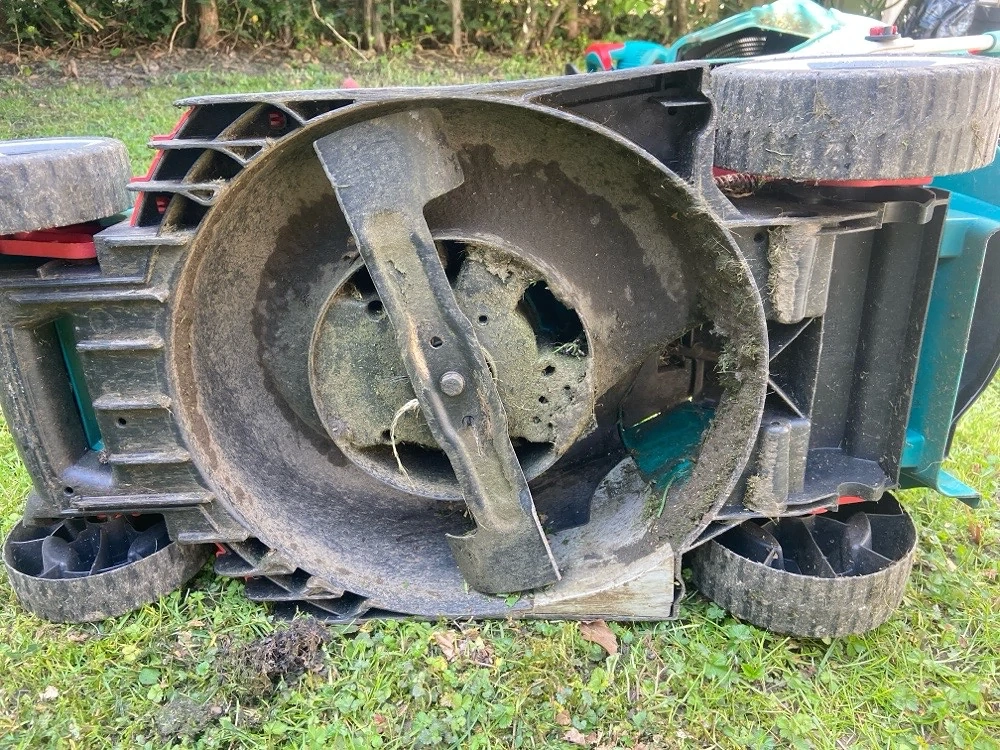 verschenke Gartenzeug 