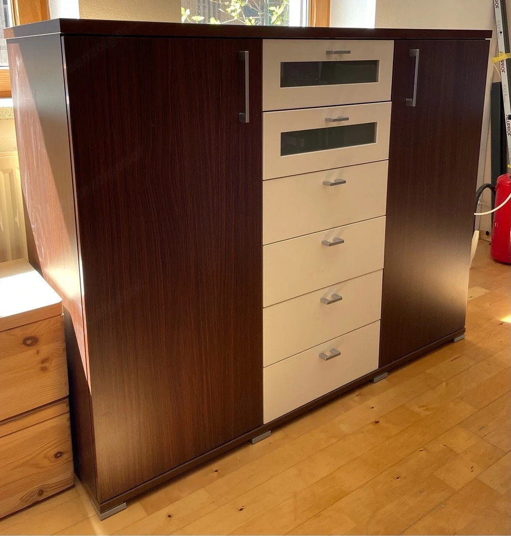 Kommode mit Schubladen