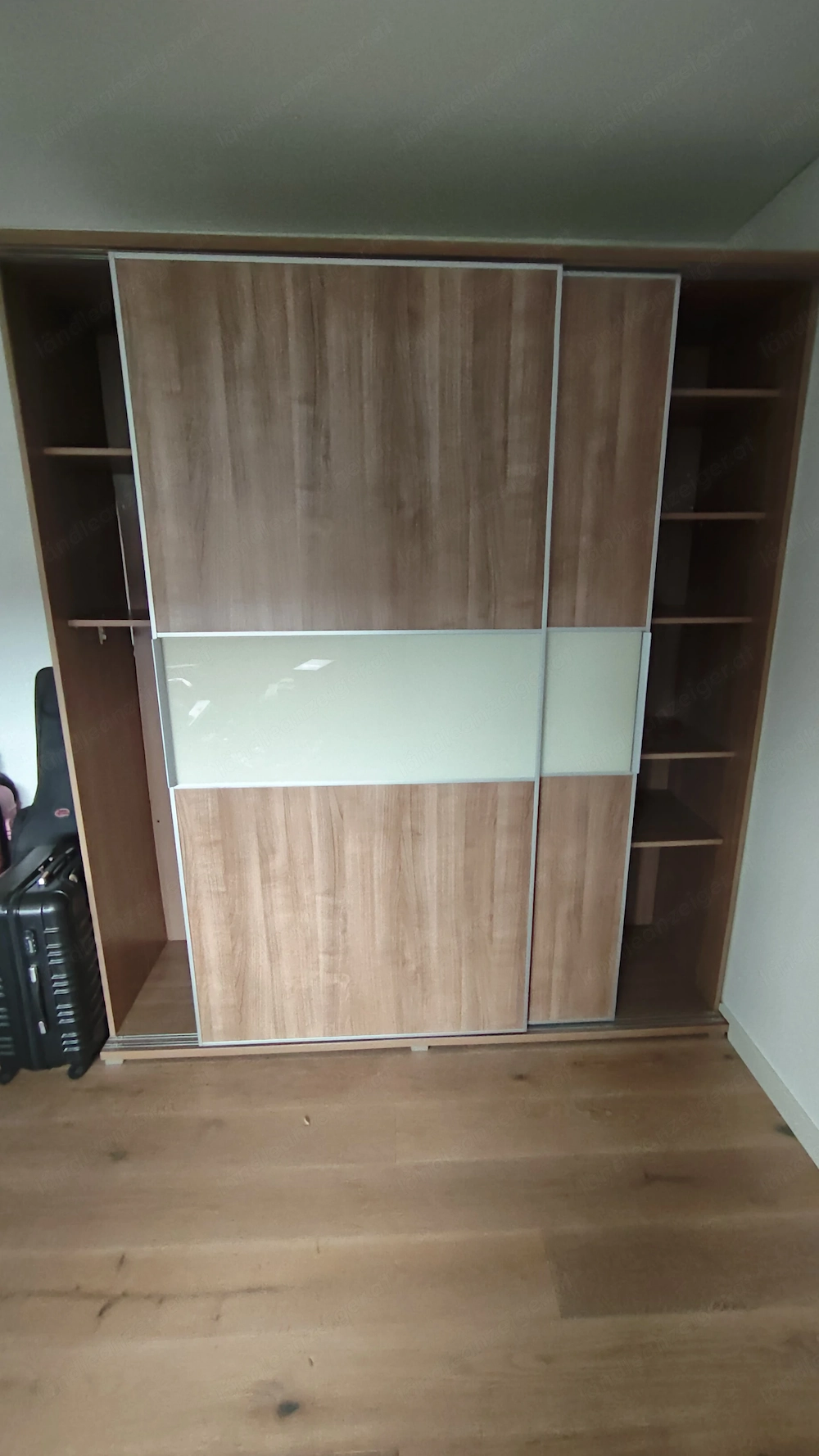 Kleiderschrank 2 Schiebetüren