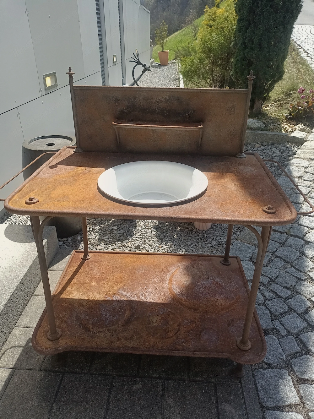 Alter,antiker Waschtisch mit Emailbecken