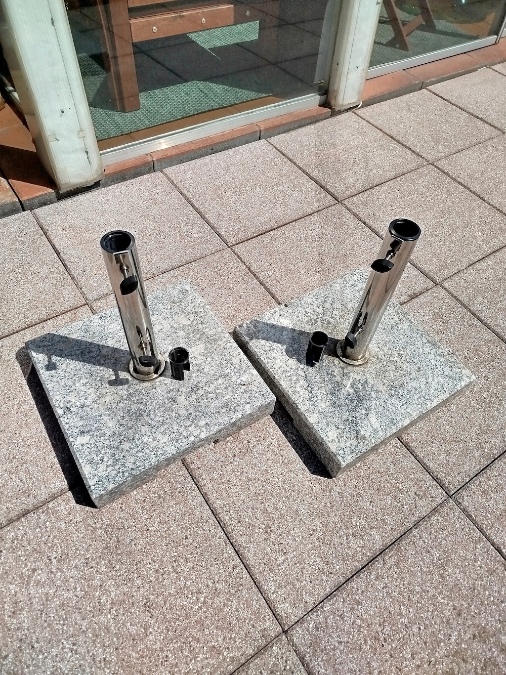 Schirmständer schwer Granit (2 Stück vorhanden)