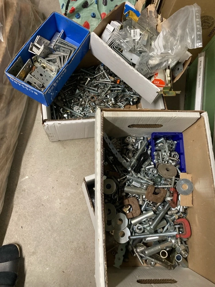 Winkel Schrauben und Beschläge