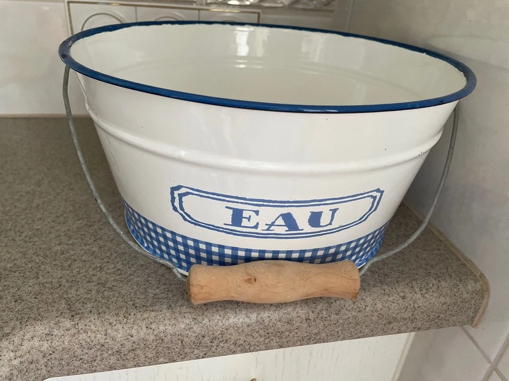 alte Waschschüssel Deko