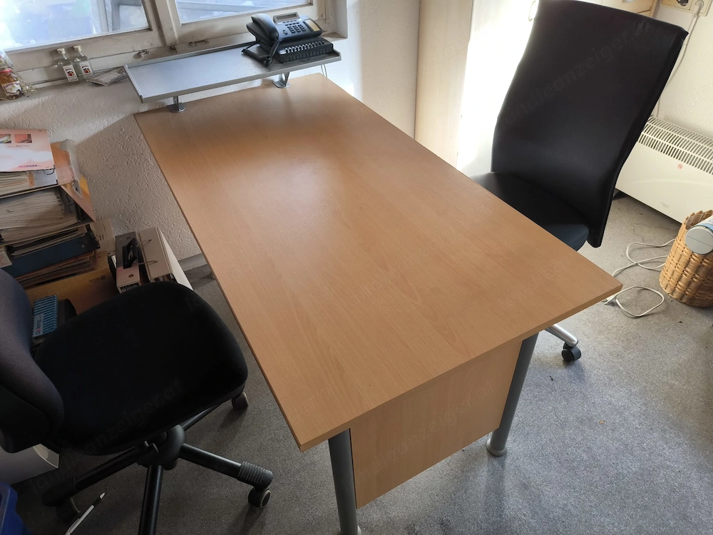 verschiedene Büromöbel