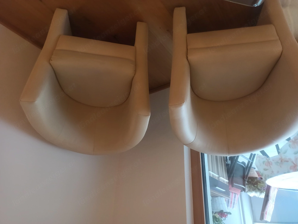 Zu verschenken 2 Lederstühle und Glastisch