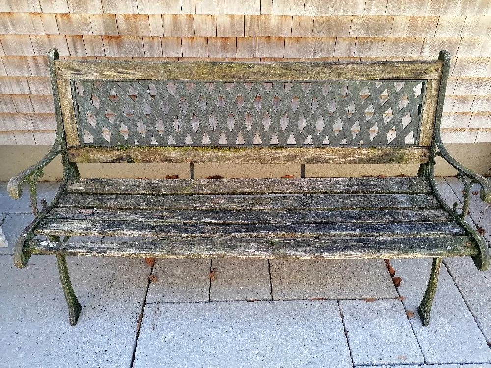 Dekorative Gartenbank