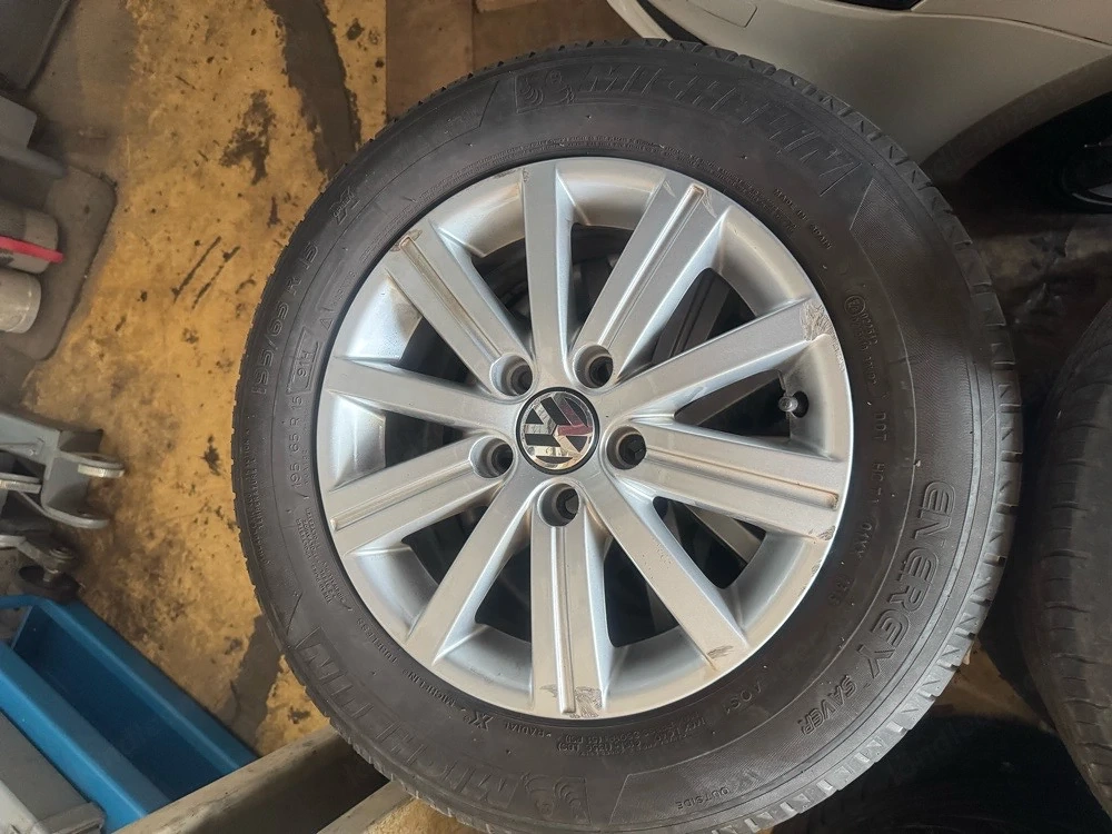 Vw Felgen mit Sommerreifen